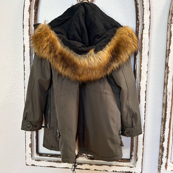 Woman’s winter coat - Picture 5 of 5